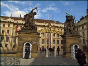 Prag kalesi ana giriş Masaryk meydanı