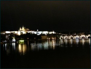Karel köprüsünden Prag kalesi