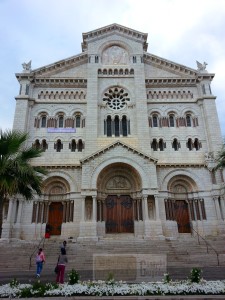 Monaco Katedrali girisi