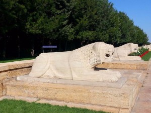 Anıtkabir aslan heykelleri
